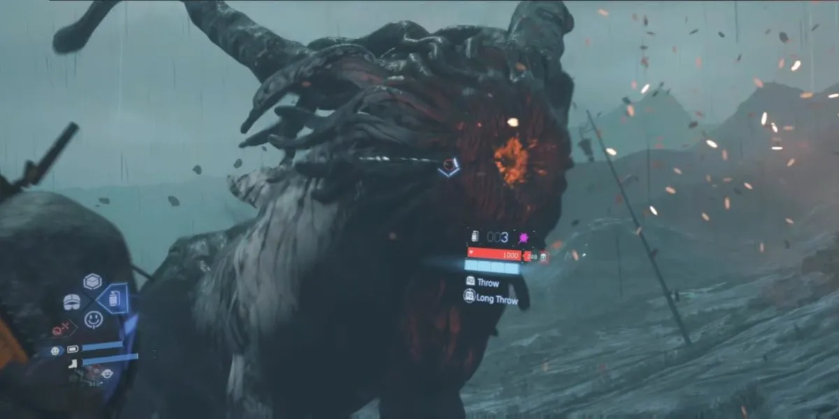 Sam đang ném EX Capture Grenade vào miệng Catcher BT khổng lồ, danh hiệu BT’s Best Friend trong Death Stranding 2