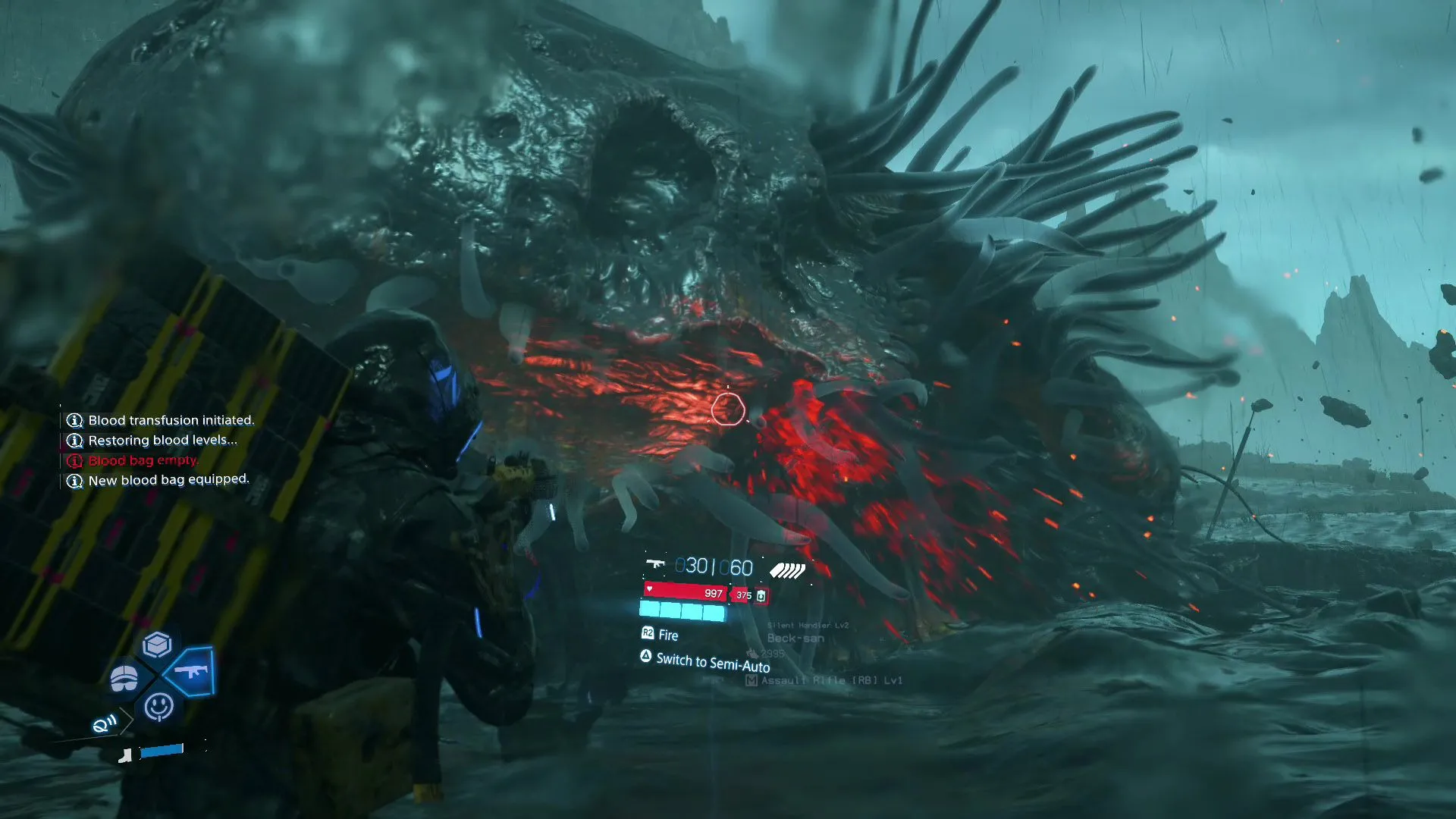 Sam né tránh hiệu quả chiêu thức của Giant BT trong Death Stranding