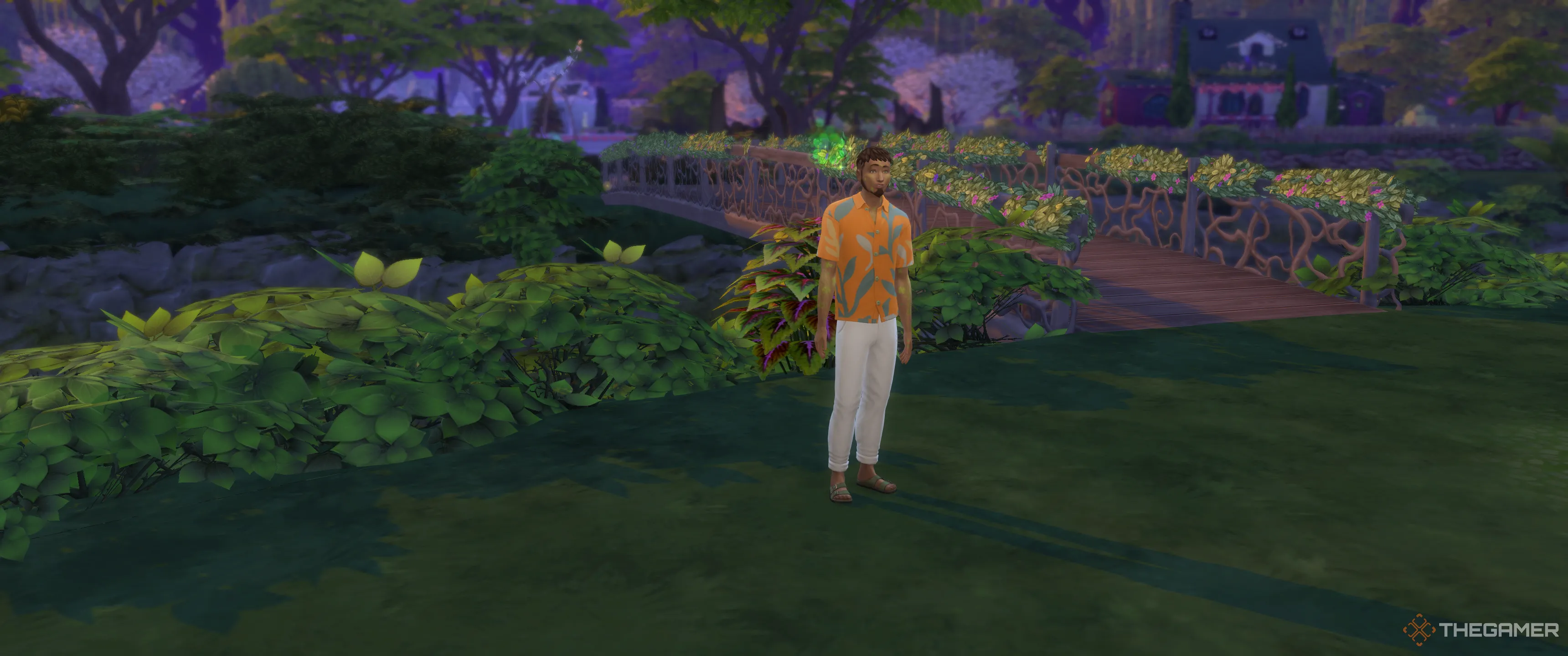 Sim với Chứng Hút May Mắn trong khu vườn ở The Sims 4 Enchanted By Nature.