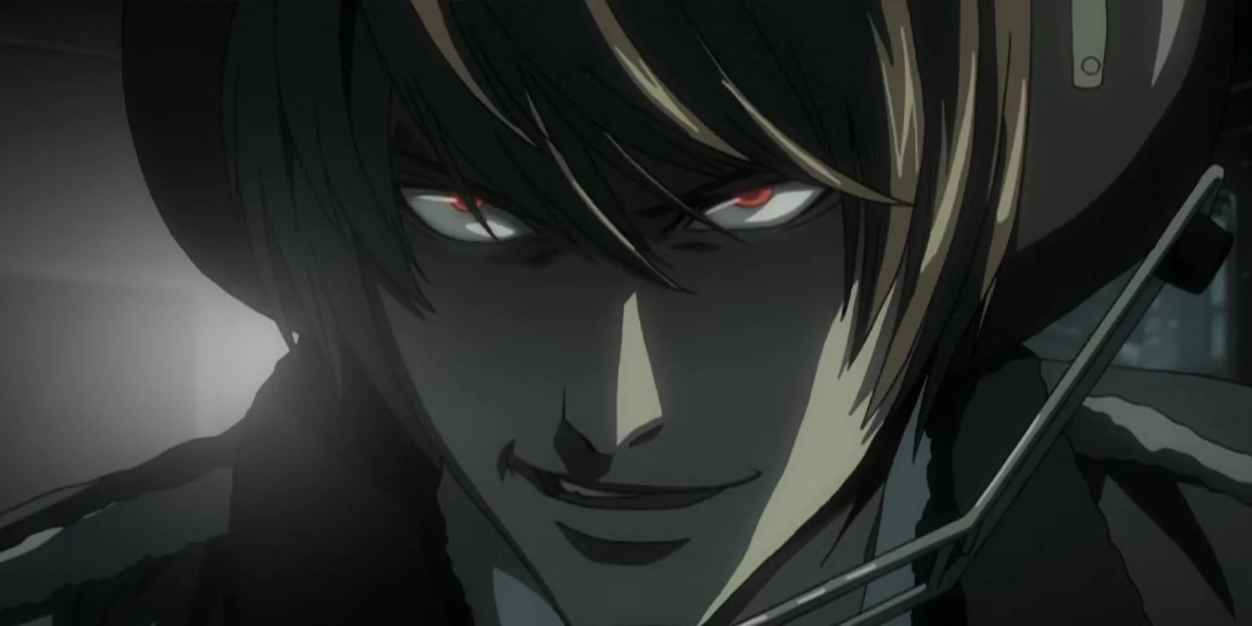 Light Yagami trong trạng thái mất trí nhớ về Death Note, biểu cảm hồn nhiên